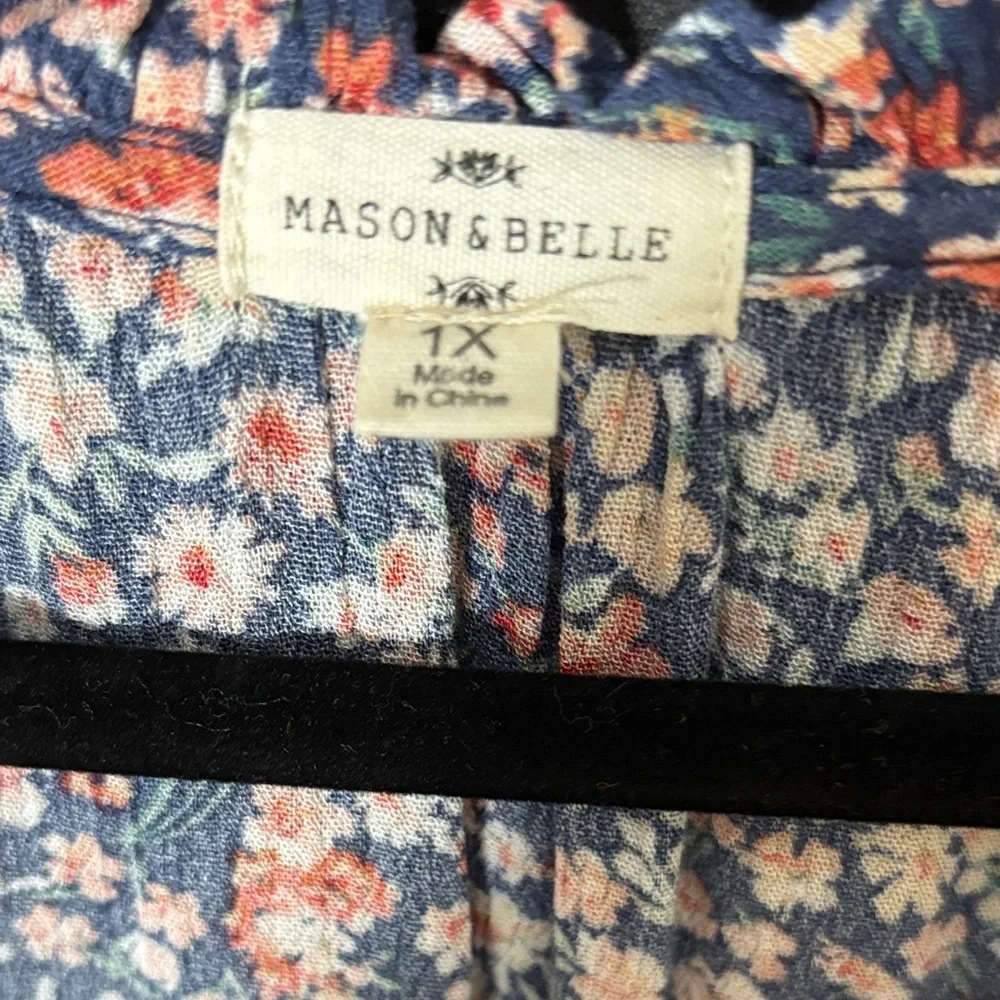 Elegant Floral V-Neck Blouse - Picture 4 of 12